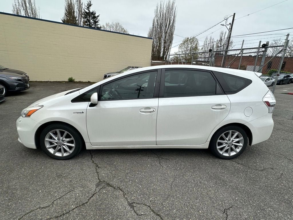 Used 2012 Toyota Prius V Five FWD image 3