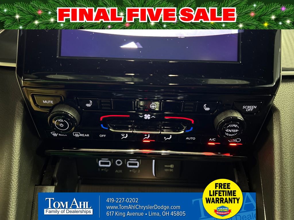 New 2025 Jeep Grand Cherokee L Laredo image 17