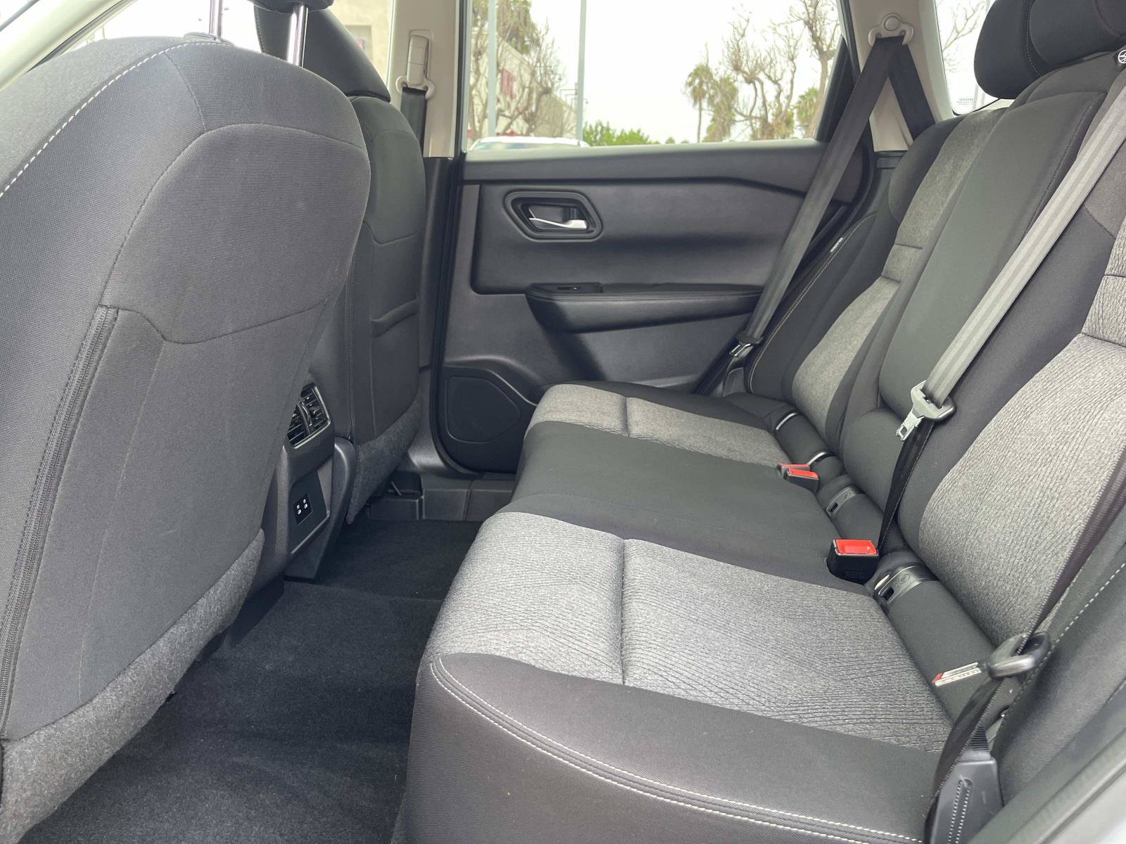 Used 2024 Nissan Rogue SV FWD image 13