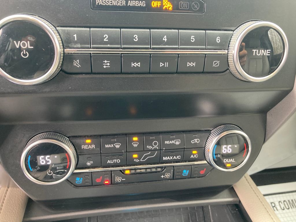 Used 2019 Ford Expedition XLT w/ Equipment Group 202A AWD/4WD image 25
