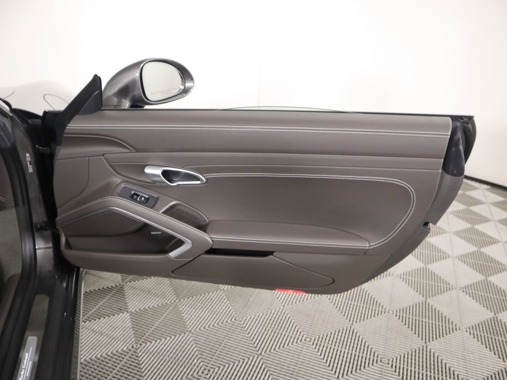 Used 2017 Porsche 911 Turbo image 31