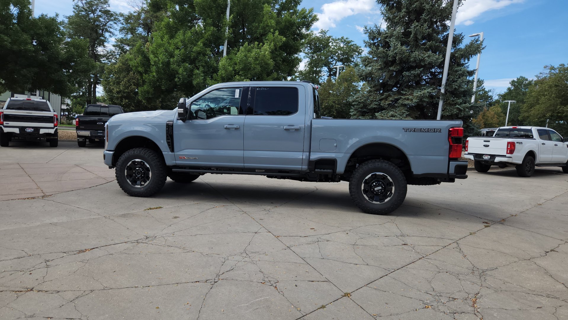 New 2026 Ford F350 Platinum w/ Tremor Off-Road Package AWD/4WD image 4