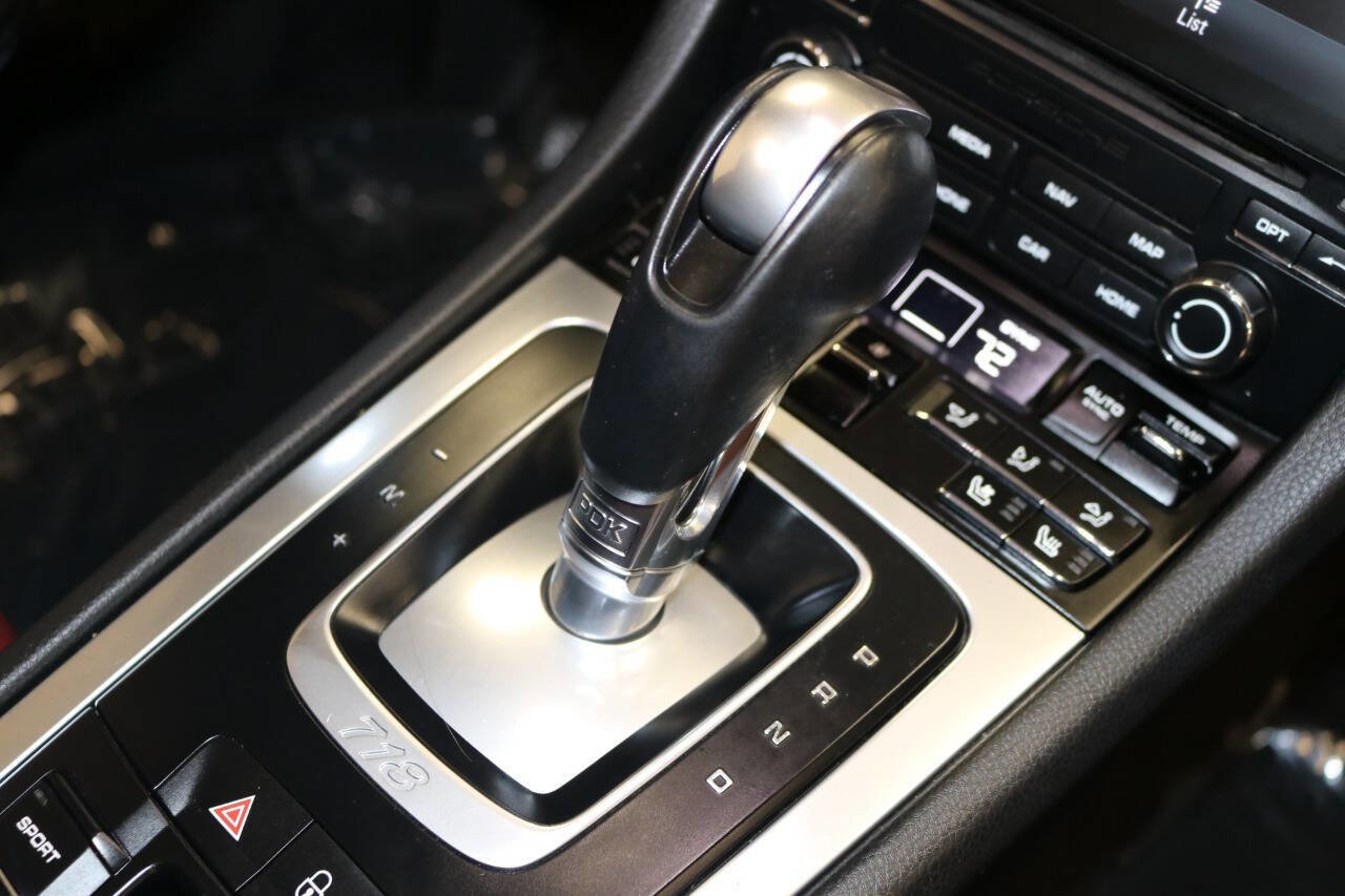 Used 2018 Porsche 718 Boxster RWD image 47