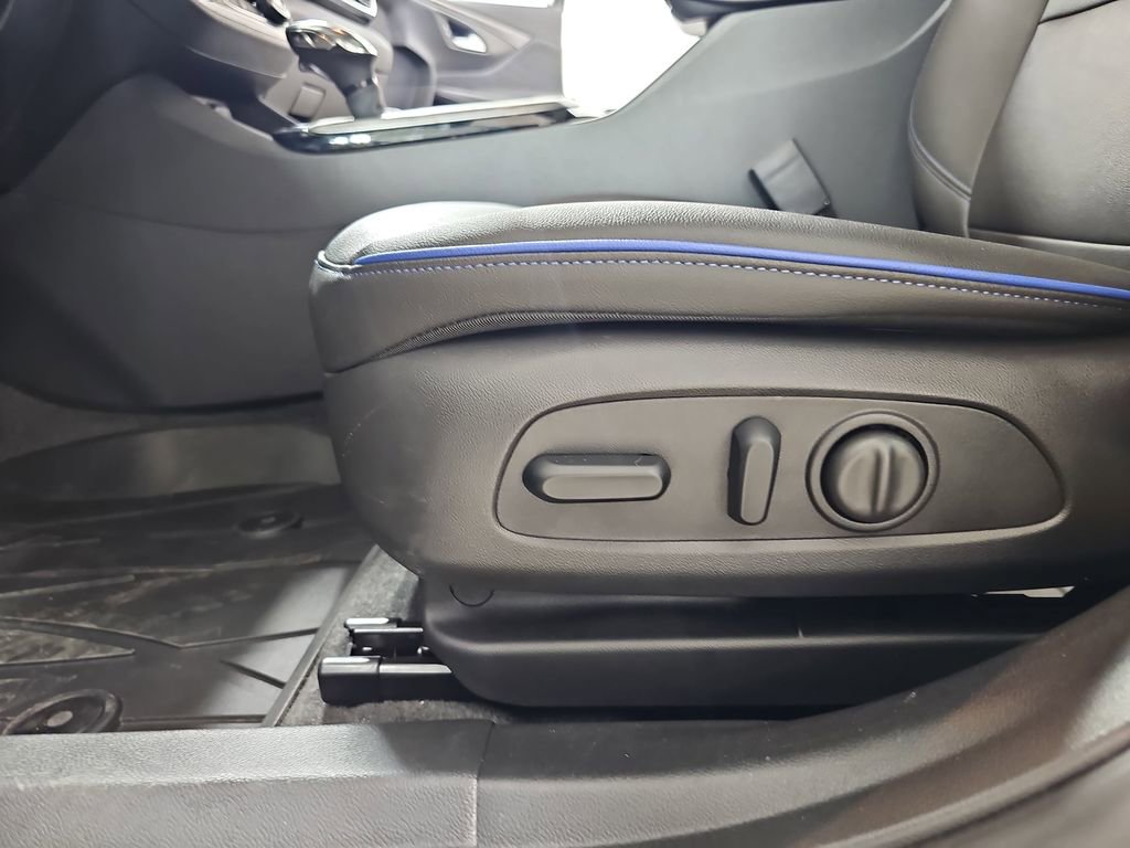 Certified 2025 Buick Envista Sport Touring w/ Experience Buick Package FWD image 34