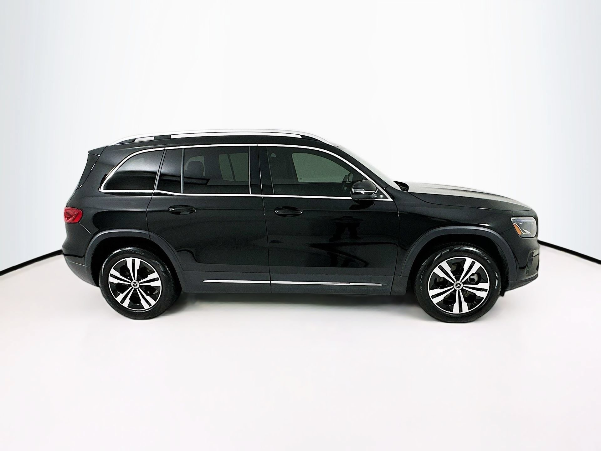 Used 2026 Mercedes-Benz GLB 250 4MATIC image 9