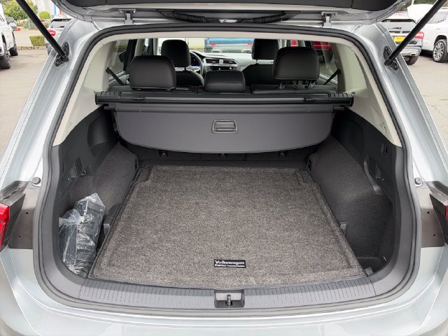 Used 2023 Volkswagen Tiguan SE AWD/4WD image 13