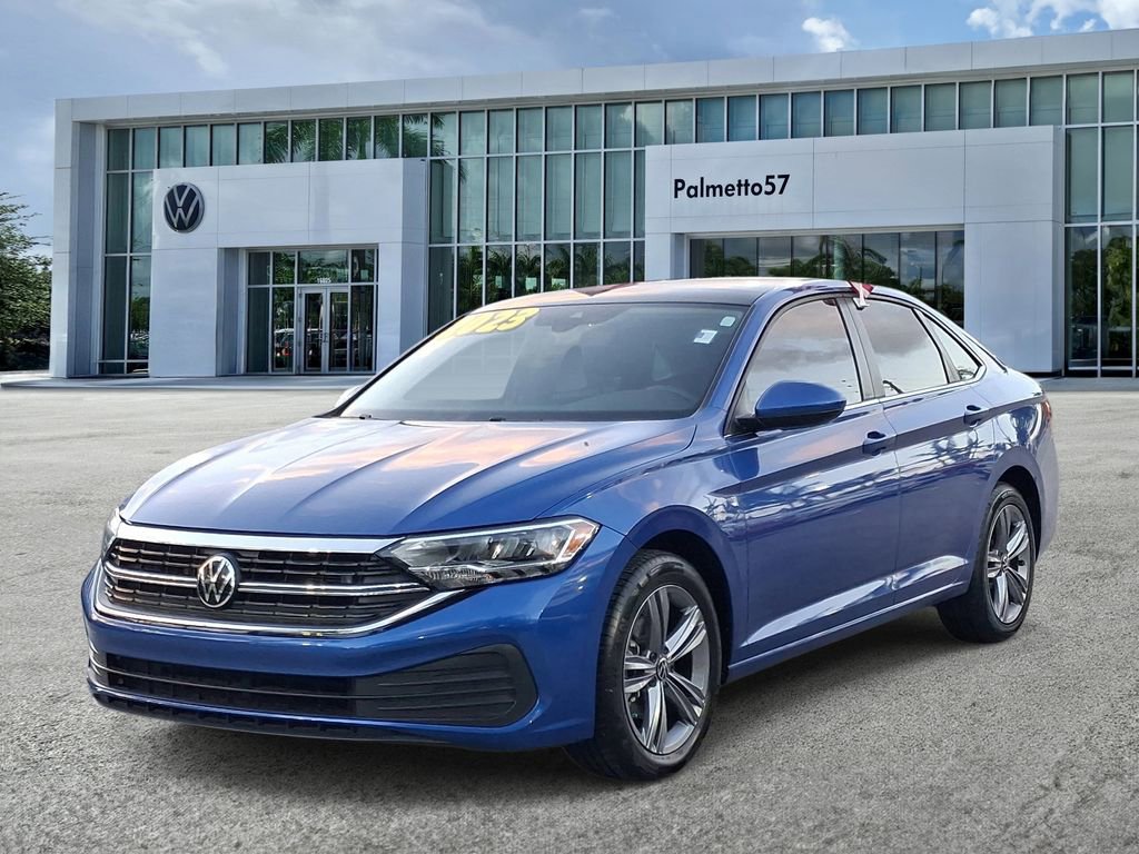 Used 2023 Volkswagen Jetta SE w/ Panoramic Sunroof Package image 3