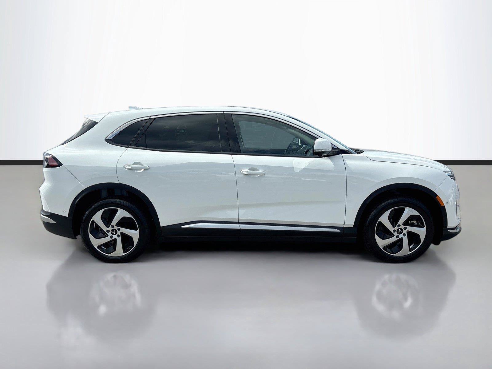New 2027 VinFast VF 8 Eco AWD/4WD image 8