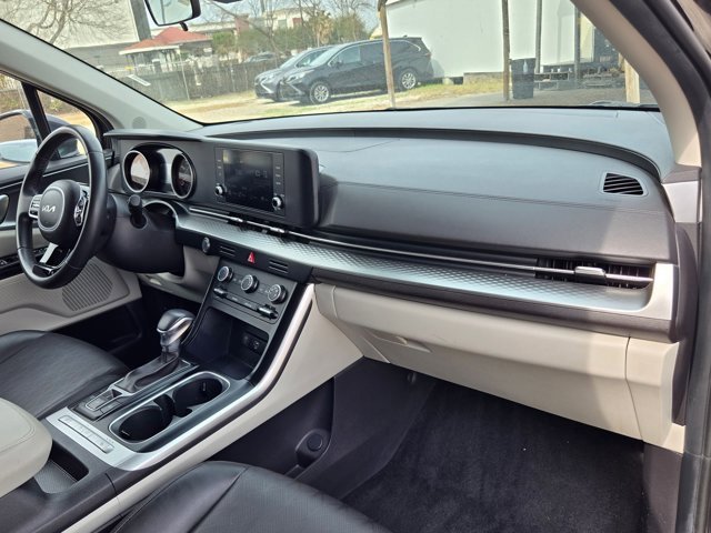 Used 2024 Kia Carnival LX image 30