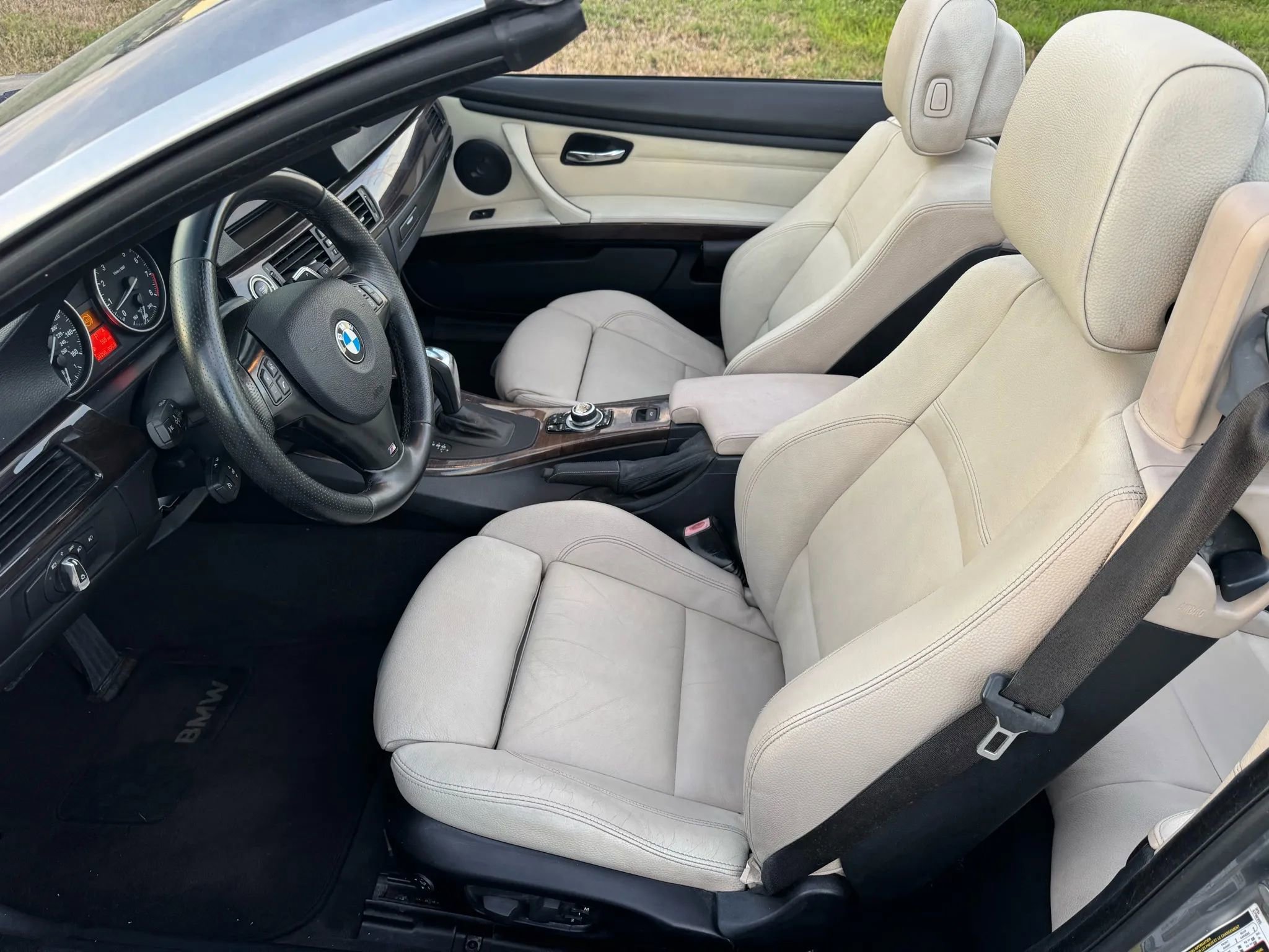 Used 2011 BMW 335i Convertible image 16