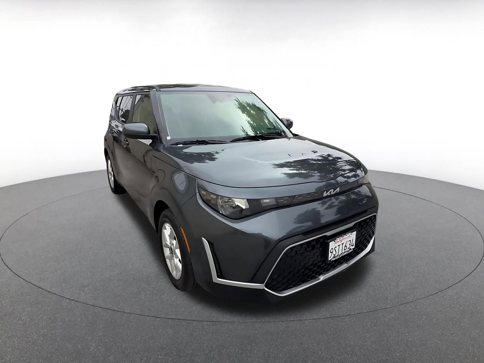 Used 2025 Kia Soul LX w/ LX Technology Package FWD image 3