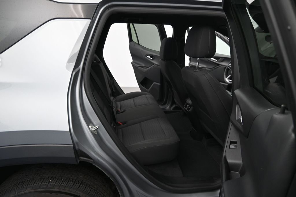 Used 2025 Chevrolet Equinox LT FWD image 12