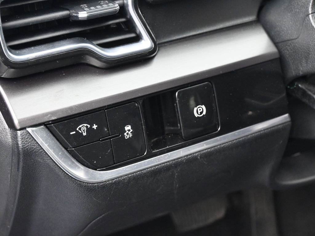 Used 2023 Kia Sportage EX image 15