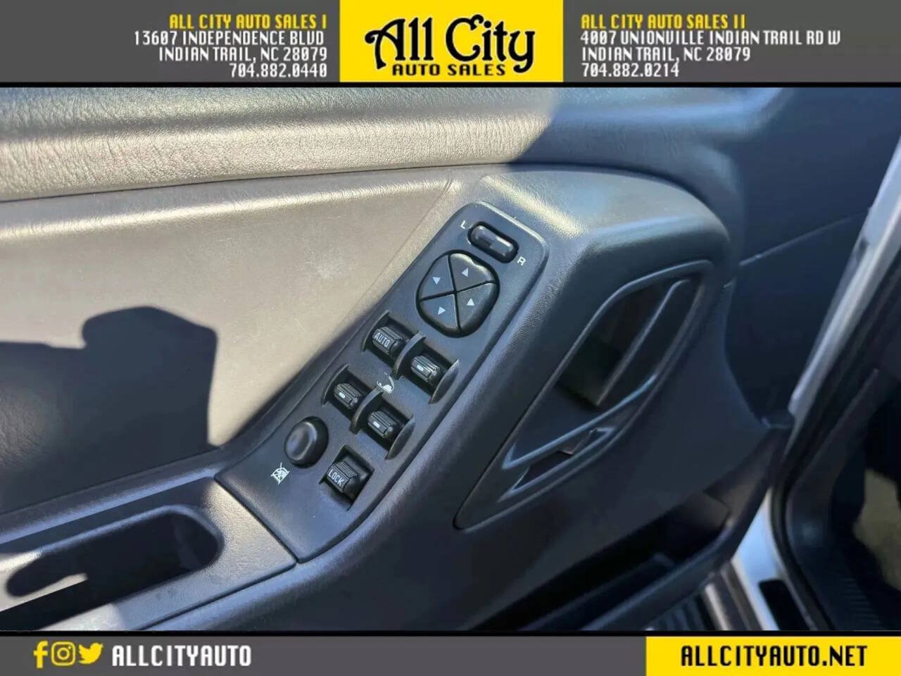 Used 2004 Jeep Grand Cherokee Laredo w/ Convenience Group RWD image 23