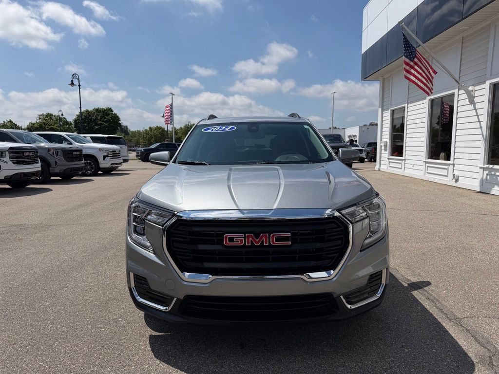 Certified 2024 GMC Terrain SLE w/ Driver Convenience Package FWD image 2