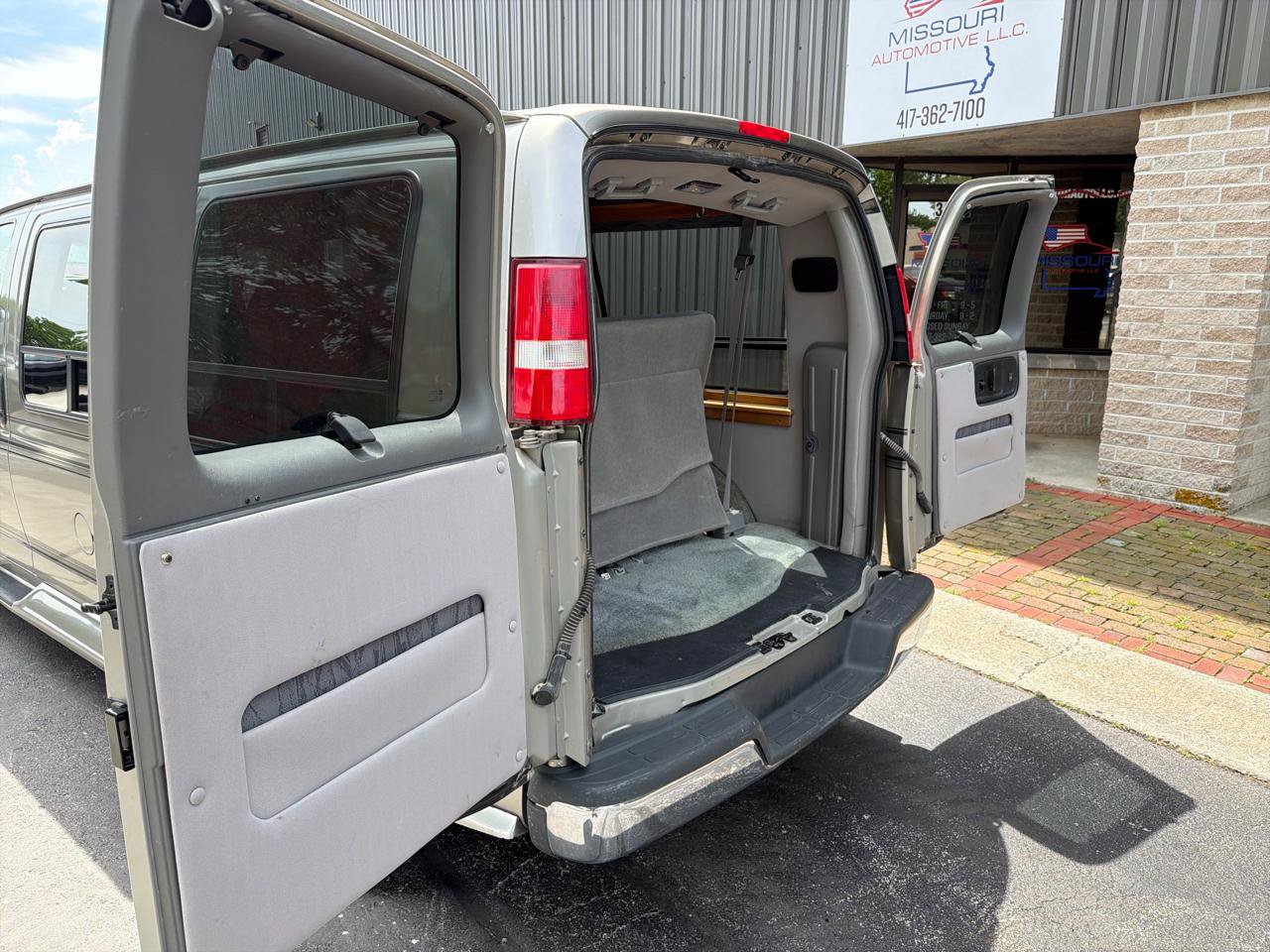 Used 2003 GMC Savana 1500 w/ Preferred Equipment Group 3 RWD image 14