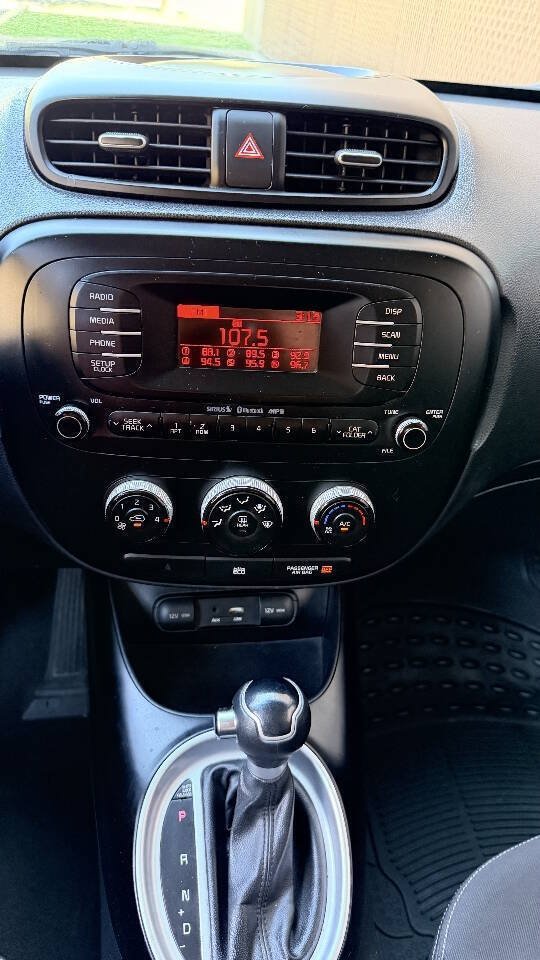 Used 2015 Kia Soul FWD image 16