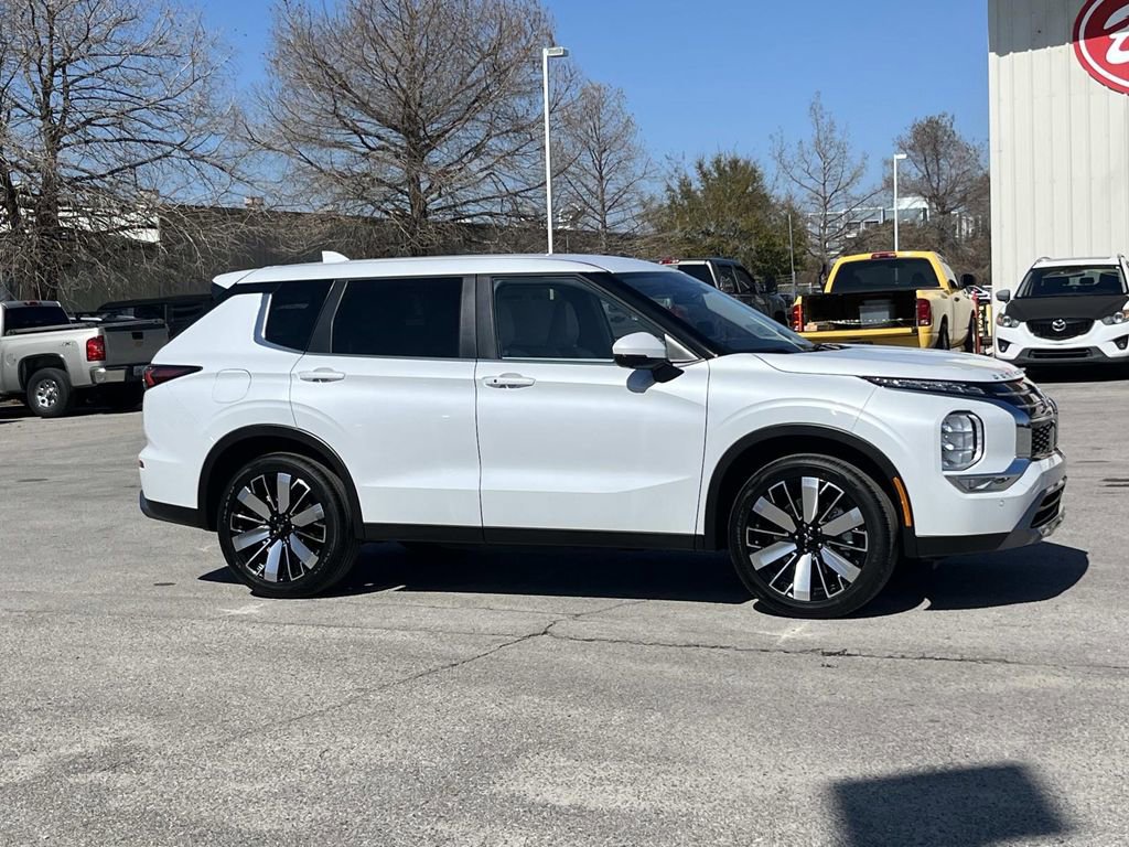 New 2026 Mitsubishi Outlander SE image 5