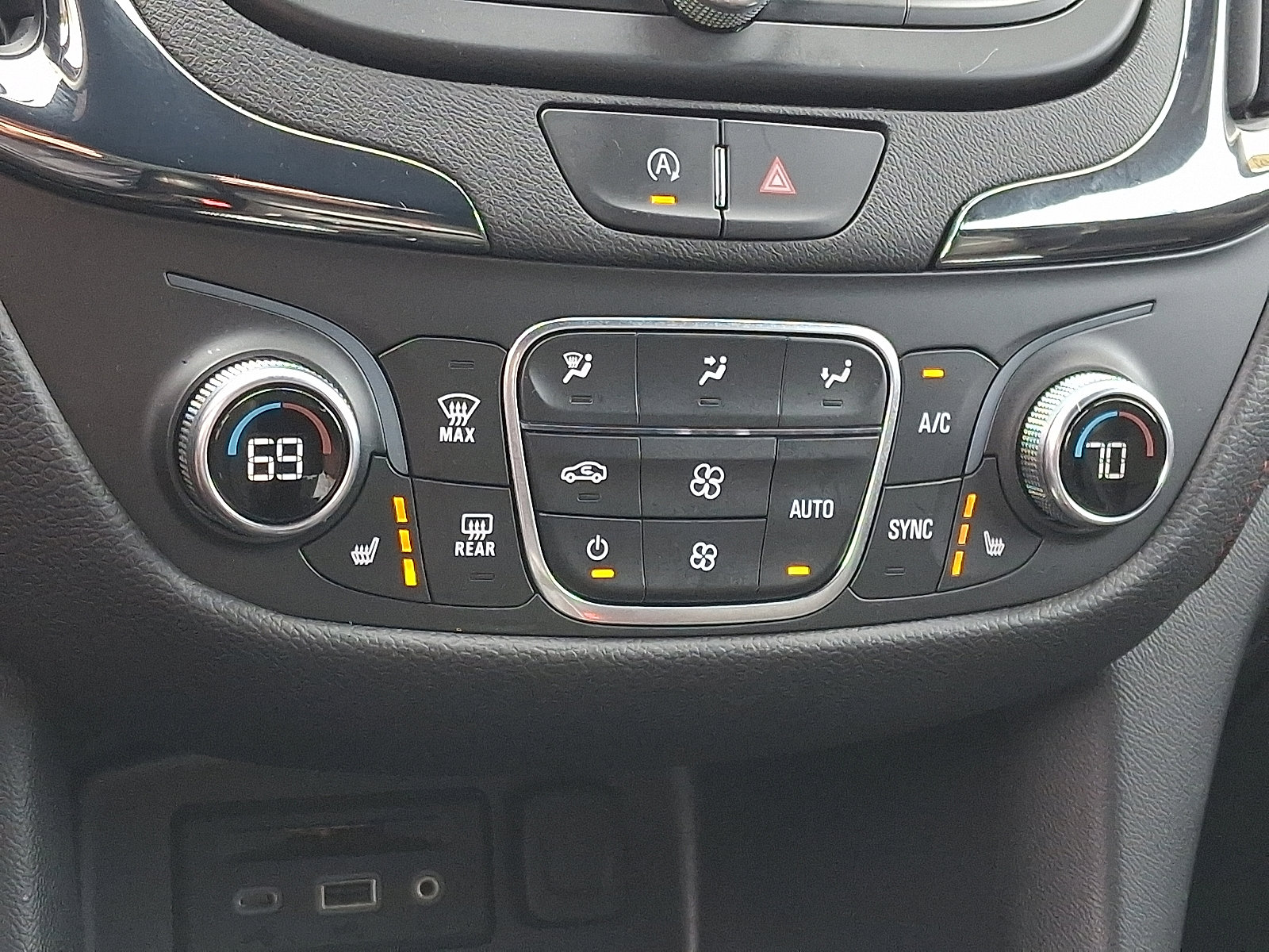 Used 2024 Chevrolet Equinox RS w/ RS Leather Package image 15