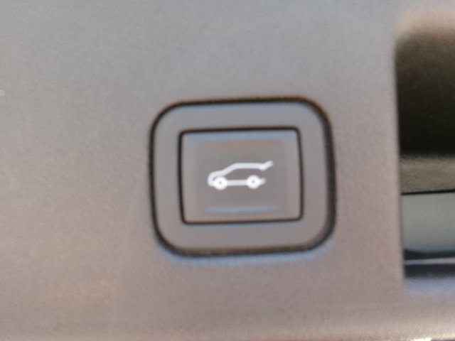 Used 2024 Chevrolet Equinox Premier FWD image 16