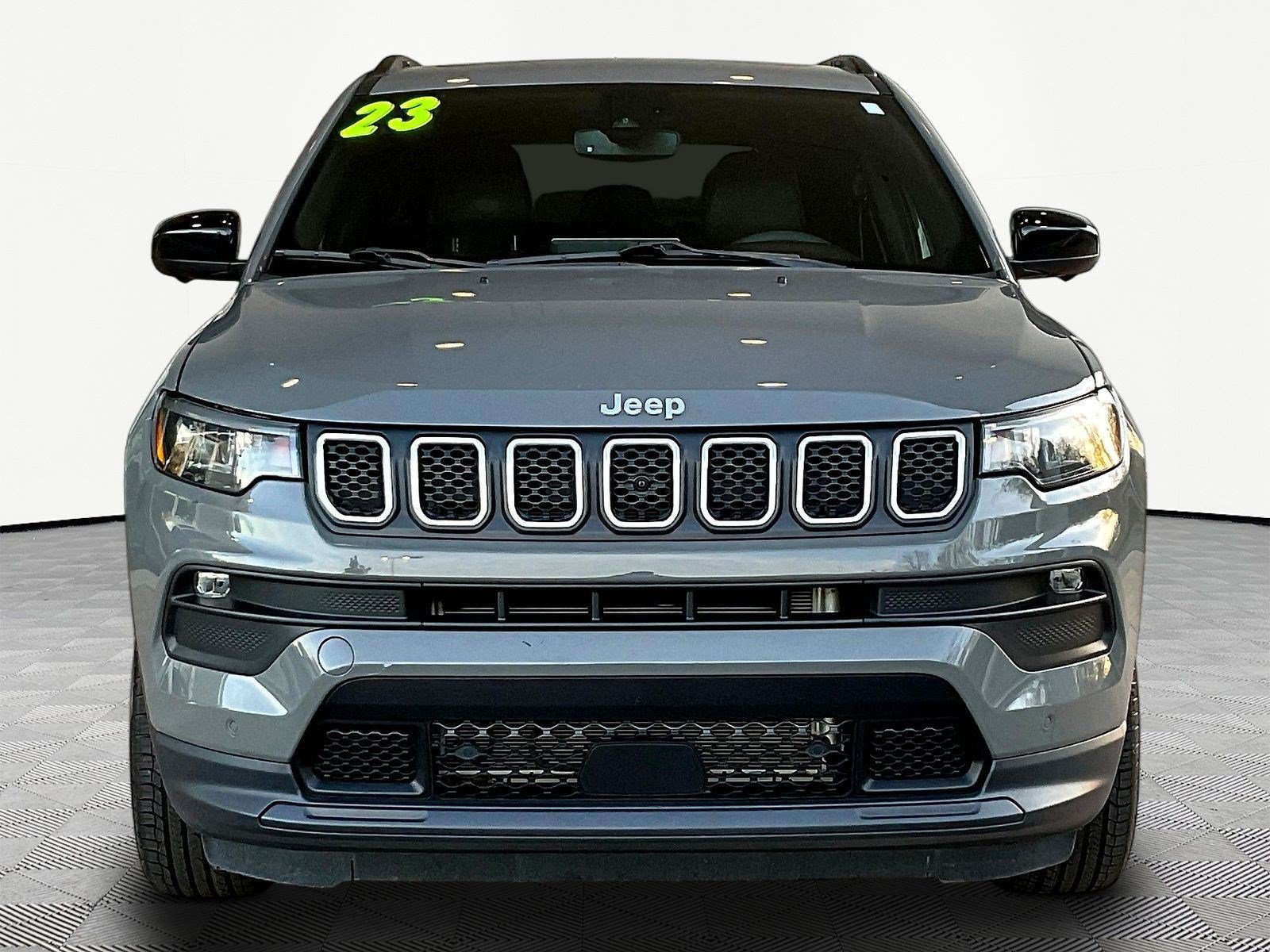 Used 2023 Jeep Compass Latitude w/ Sun and Sound Group AWD/4WD image 2