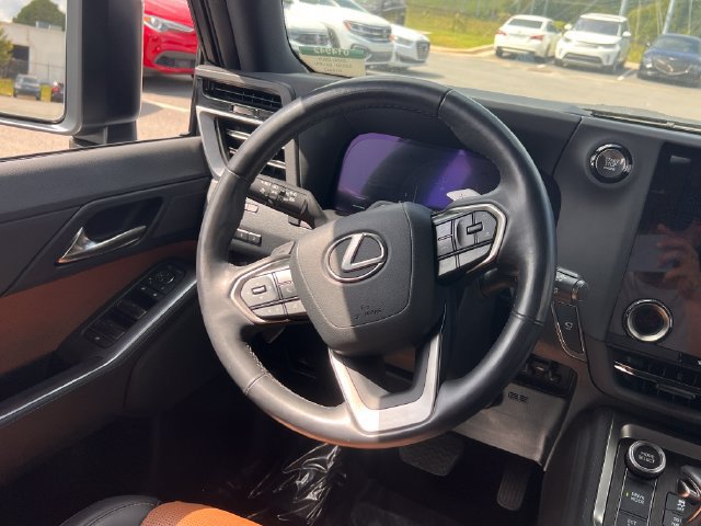 Used 2024 Lexus GX 550 w/ Accessory Package (31) AWD/4WD image 19