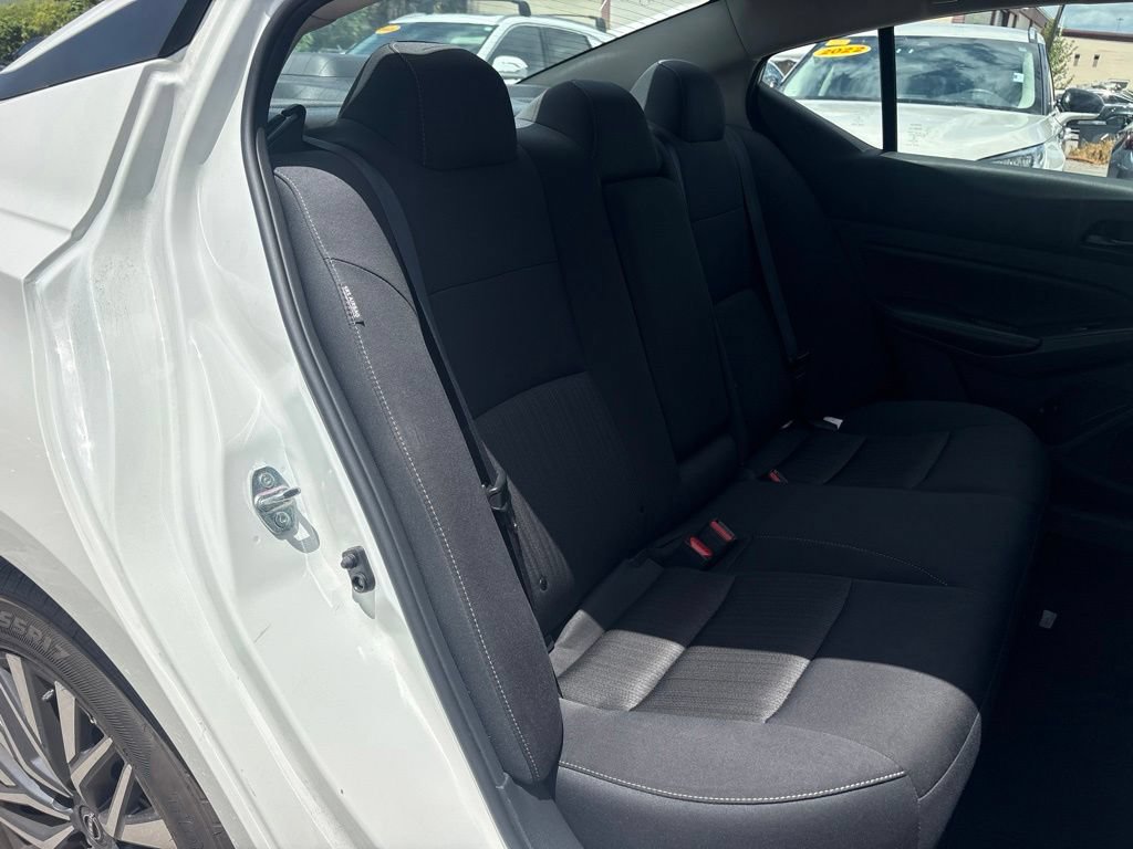 Used 2025 Nissan Altima 2.5 SV FWD image 14