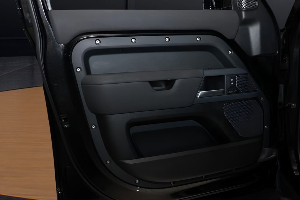 Used 2023 Land Rover Defender 110 X-Dynamic SE image 29