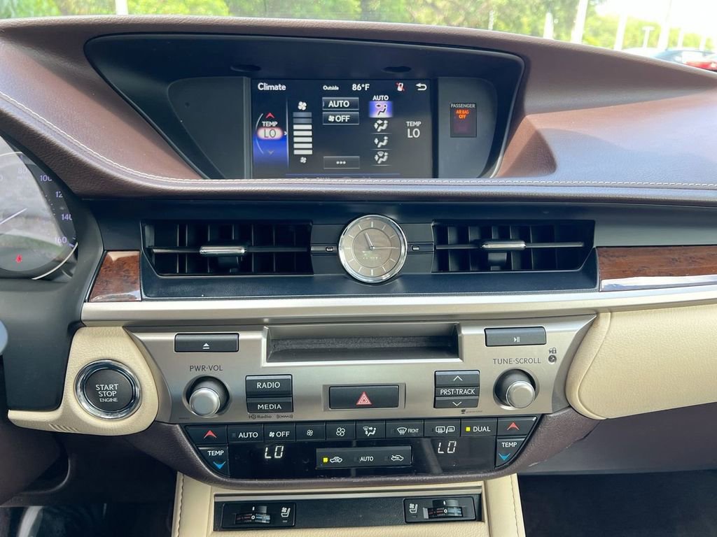 Used 2016 Lexus ES 350 w/ Premium Package w/Wood Trim FWD image 17