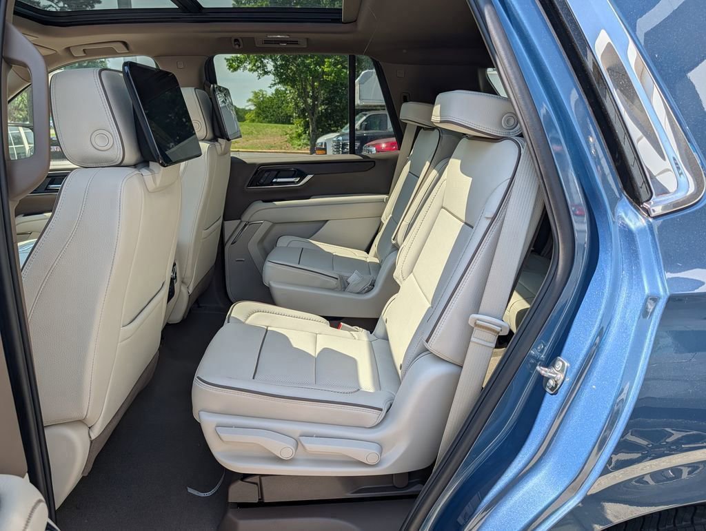 New 2026 GMC Yukon Denali w/ Denali Reserve Package AWD/4WD image 12