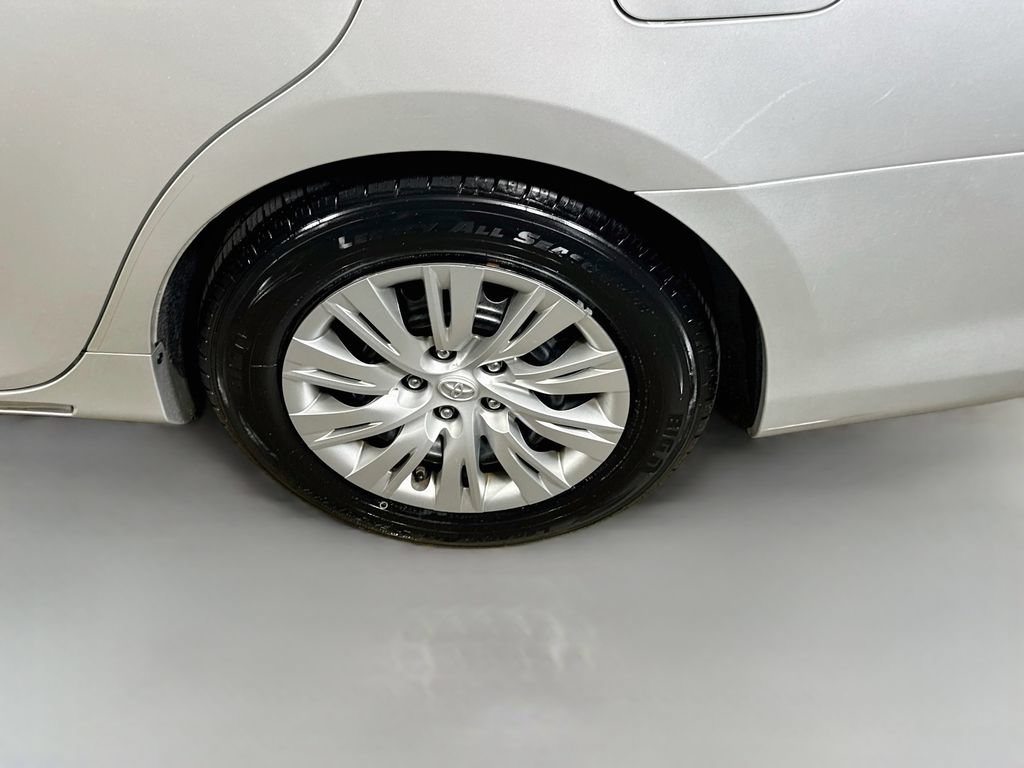 Used 2013 Toyota Camry LE FWD image 26