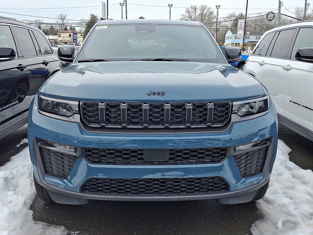 New 2026 Jeep Grand Cherokee Limited w/ Limited Altitude Package AWD/4WD image 2