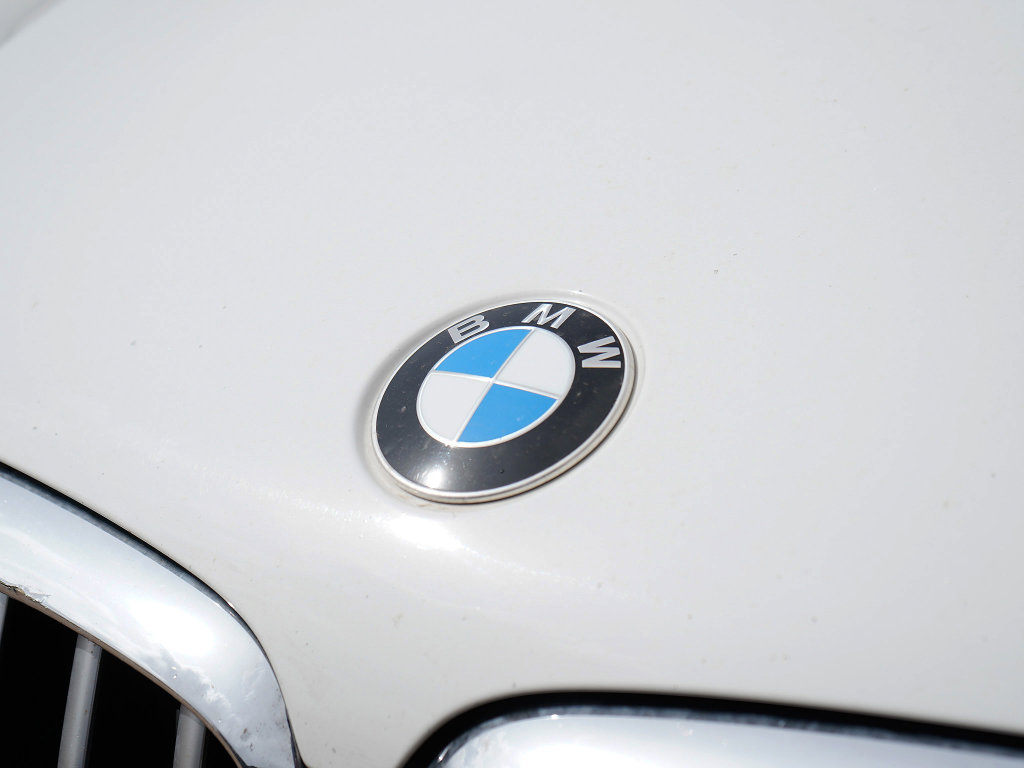 Used 2019 BMW X5 xDrive40i w/ Premium Package 2 AWD/4WD image 2