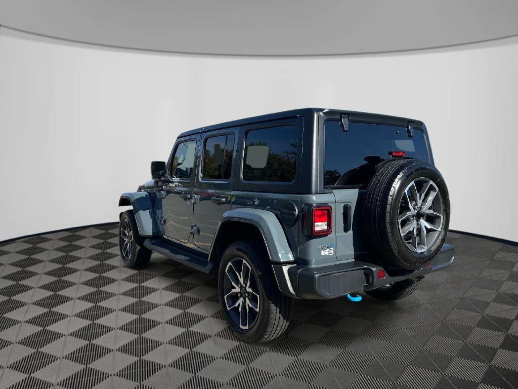 Used 2024 Jeep Wrangler Unlimited w/ Convenience Group AWD/4WD image 3
