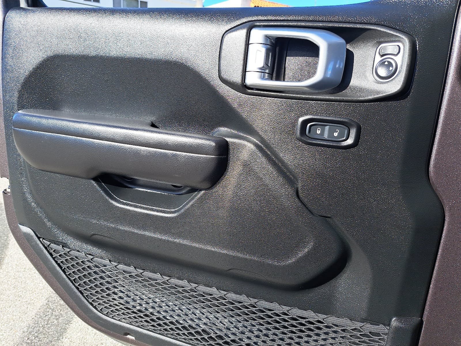 Used 2020 Jeep Wrangler Sport AWD/4WD image 28