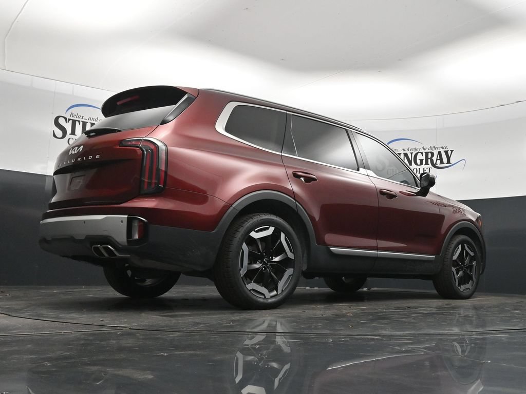 Used 2023 Kia Telluride EX w/ EX Captain's Chair Package FWD image 32