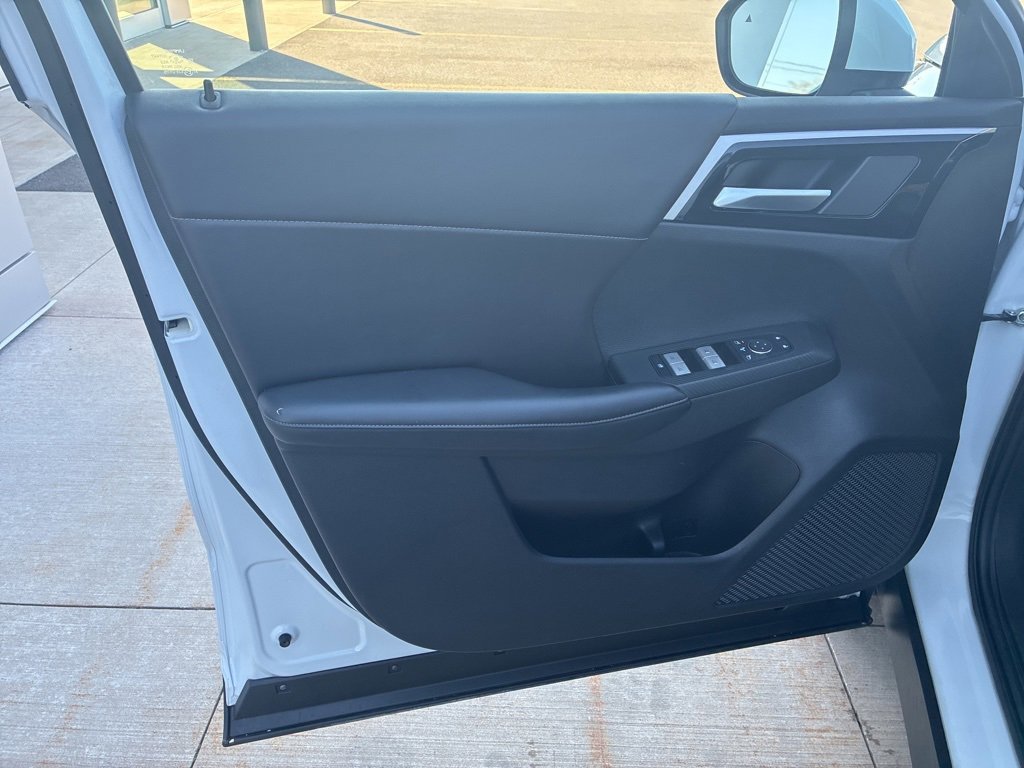 Used 2024 Mitsubishi Outlander SE image 15