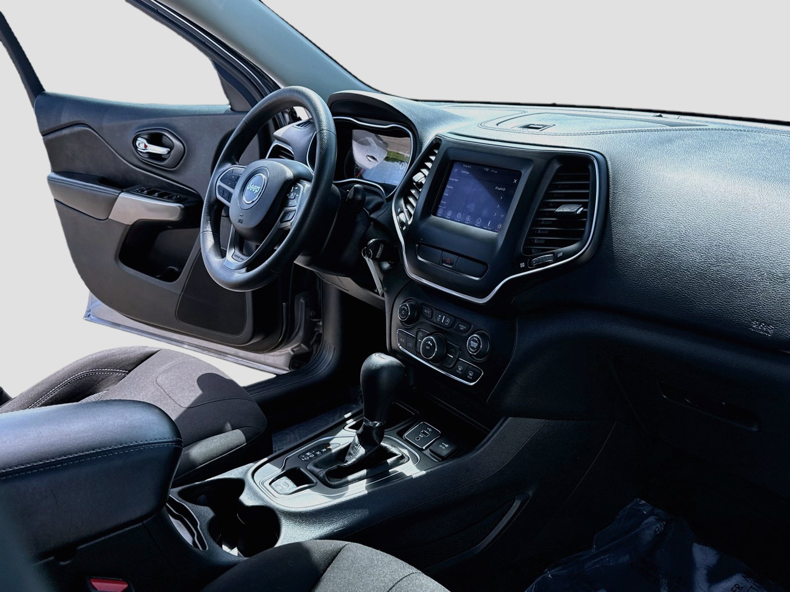 Used 2019 Jeep Cherokee Latitude w/ Popular Appearance Group FWD image 15