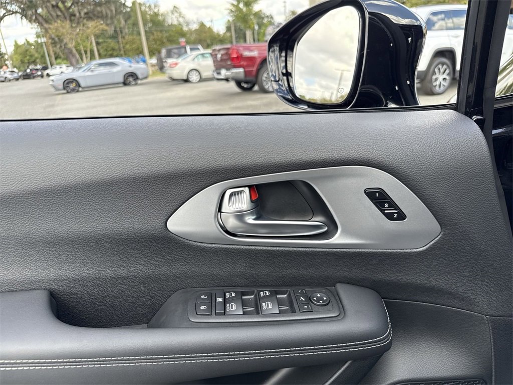 New 2026 Chrysler Pacifica Limited w/ S Appearance Package image 12