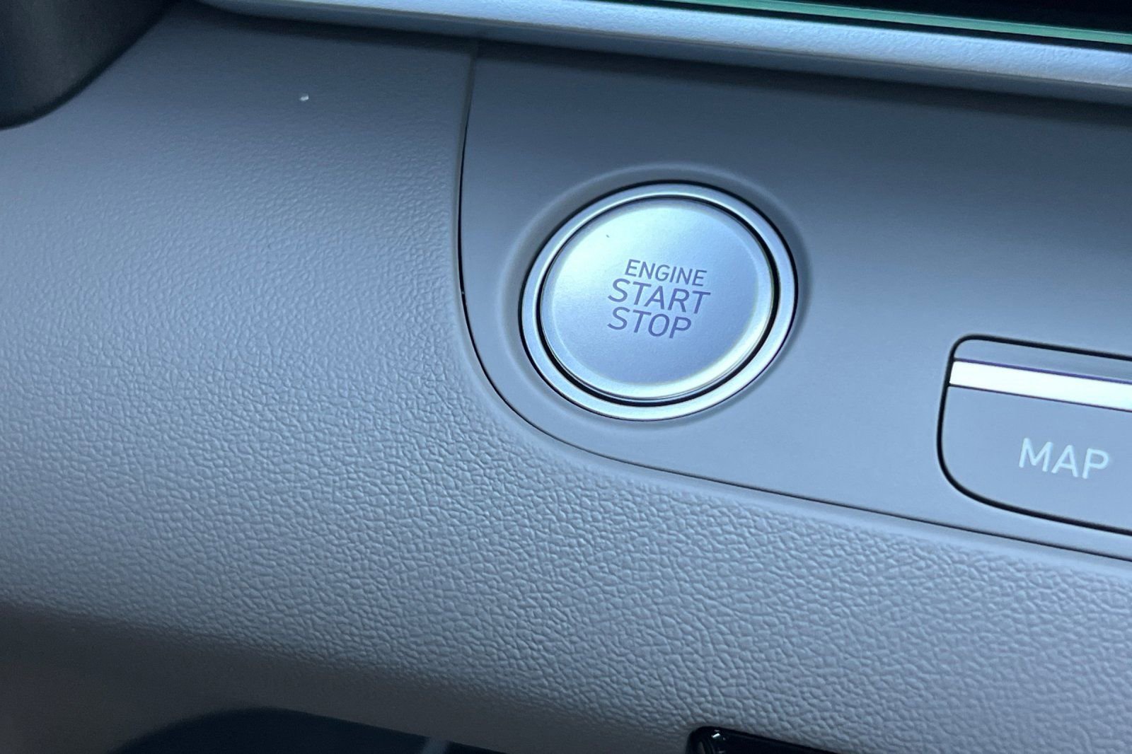 Used 2025 Hyundai Elantra SEL image 28