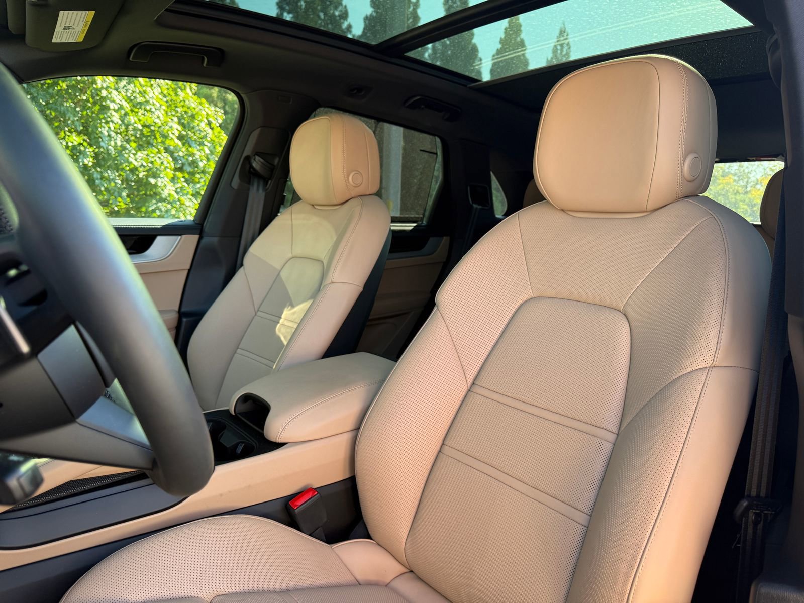 Used 2025 Porsche Cayenne image 5