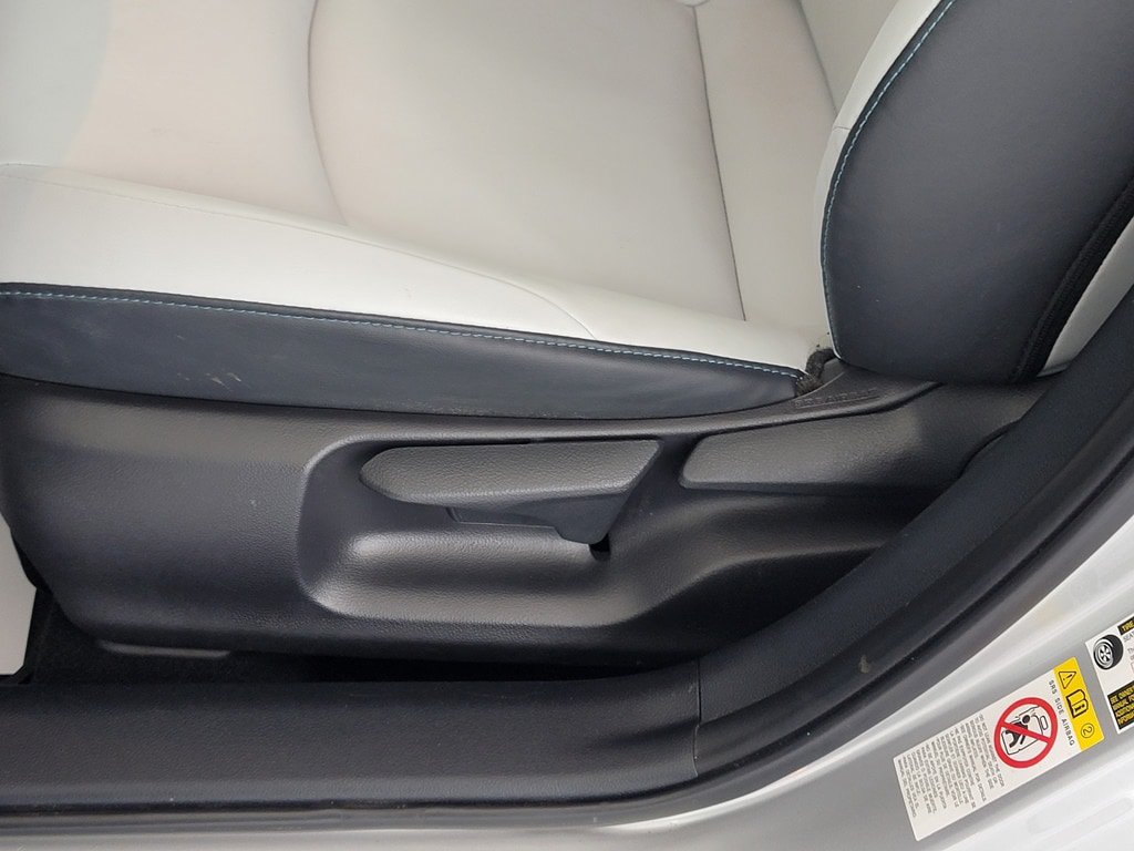 Used 2021 Toyota Prius XLE AWD/4WD image 14