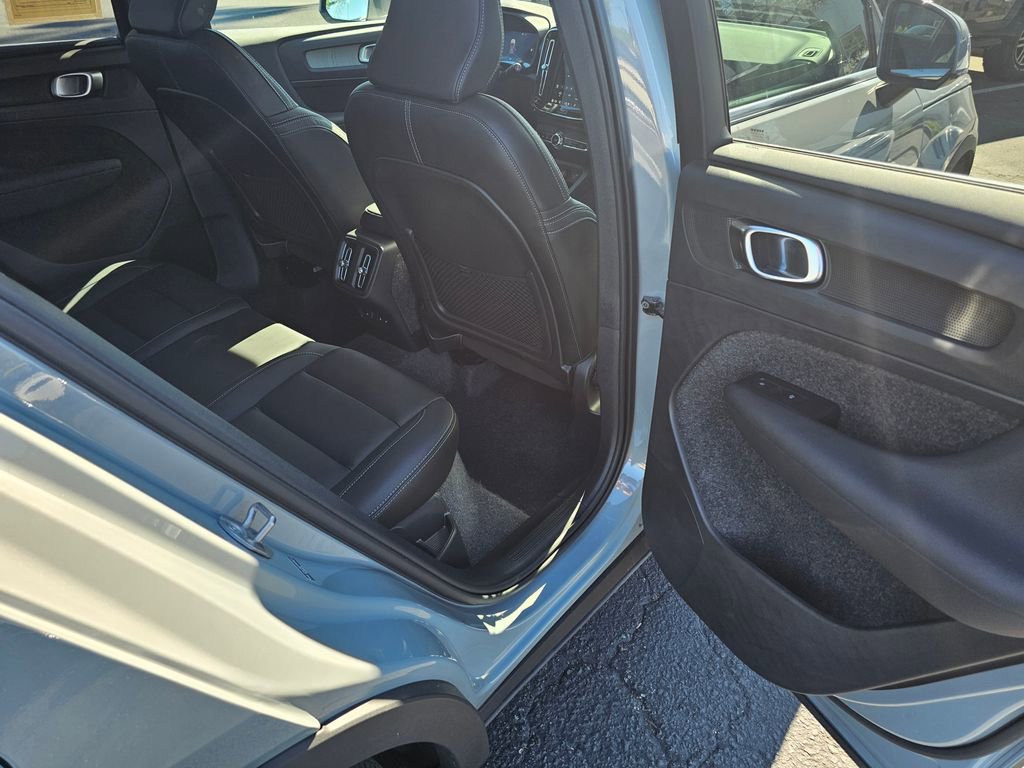 Used 2025 Volvo XC40 B5 Core w/ Protection Package Premier image 15