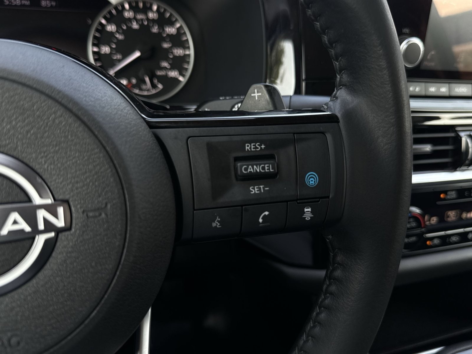 Used 2022 Nissan Pathfinder SV AWD/4WD image 23