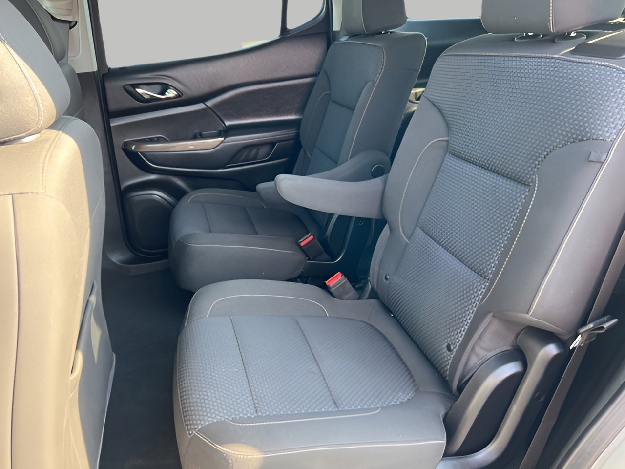 Used 2023 GMC Acadia SLE w/ Driver Convenience Package image 30