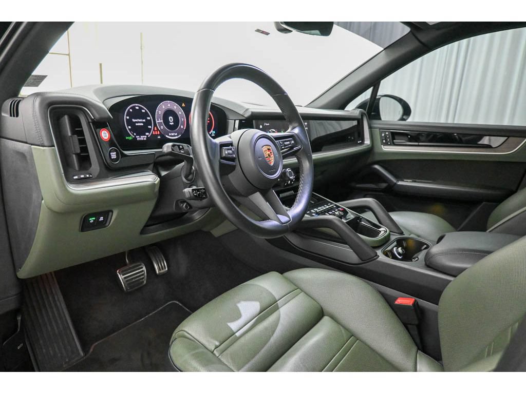 Used 2024 Porsche Cayenne S AWD/4WD image 40