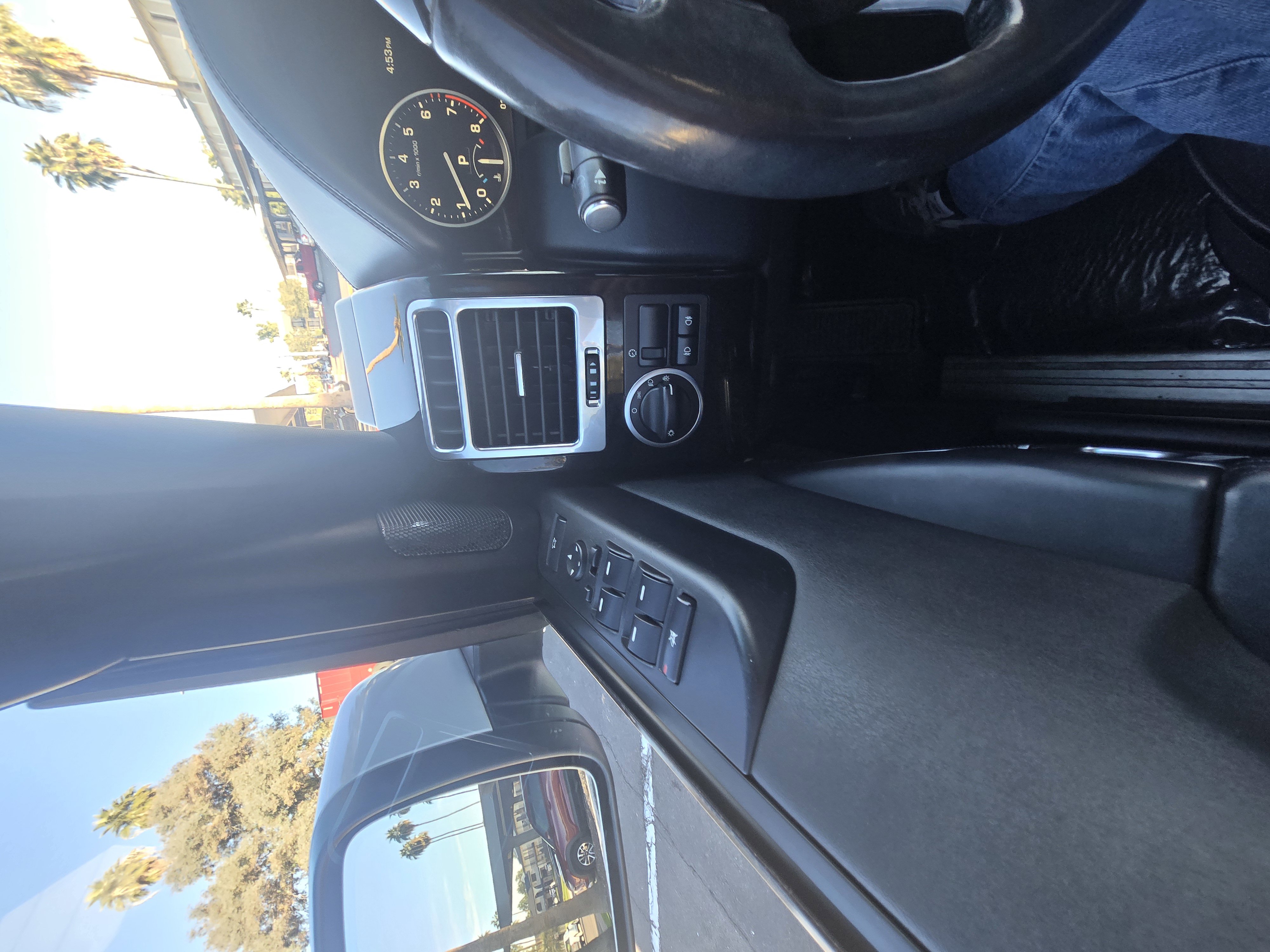 Used 2012 Land Rover Range Rover HSE LUX image 24