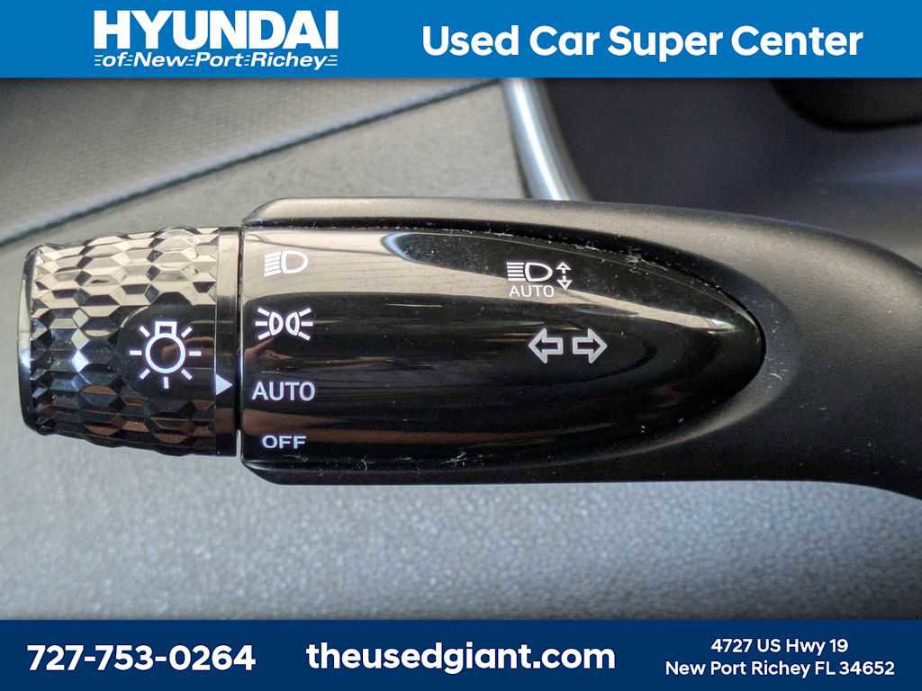 Used 2023 Hyundai Santa Cruz SE AWD/4WD image 28