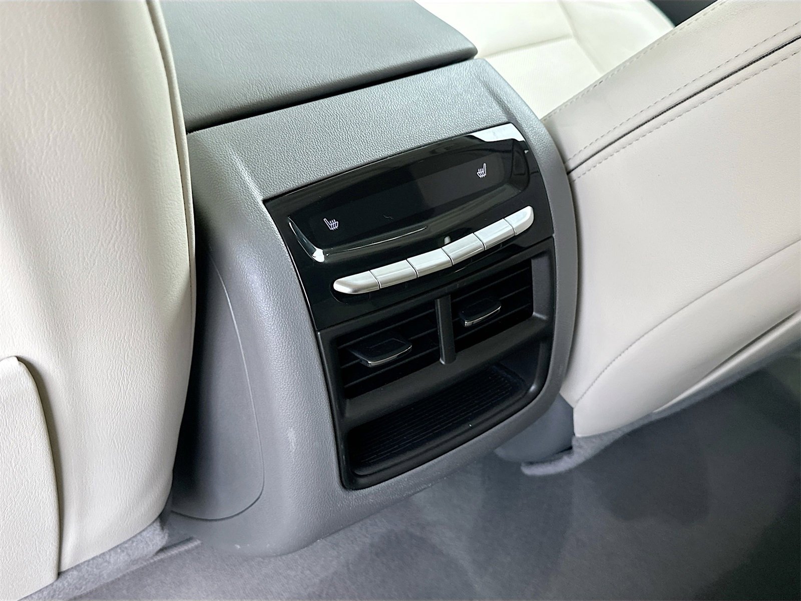 Used 2022 Cadillac XT5 Premium Luxury w/ Technology Package image 27