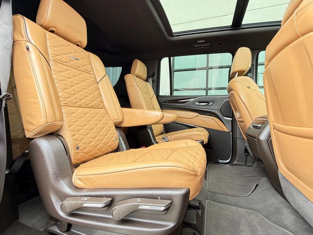 Used 2022 Cadillac Escalade ESV Sport w/ Touring Package AWD/4WD image 21